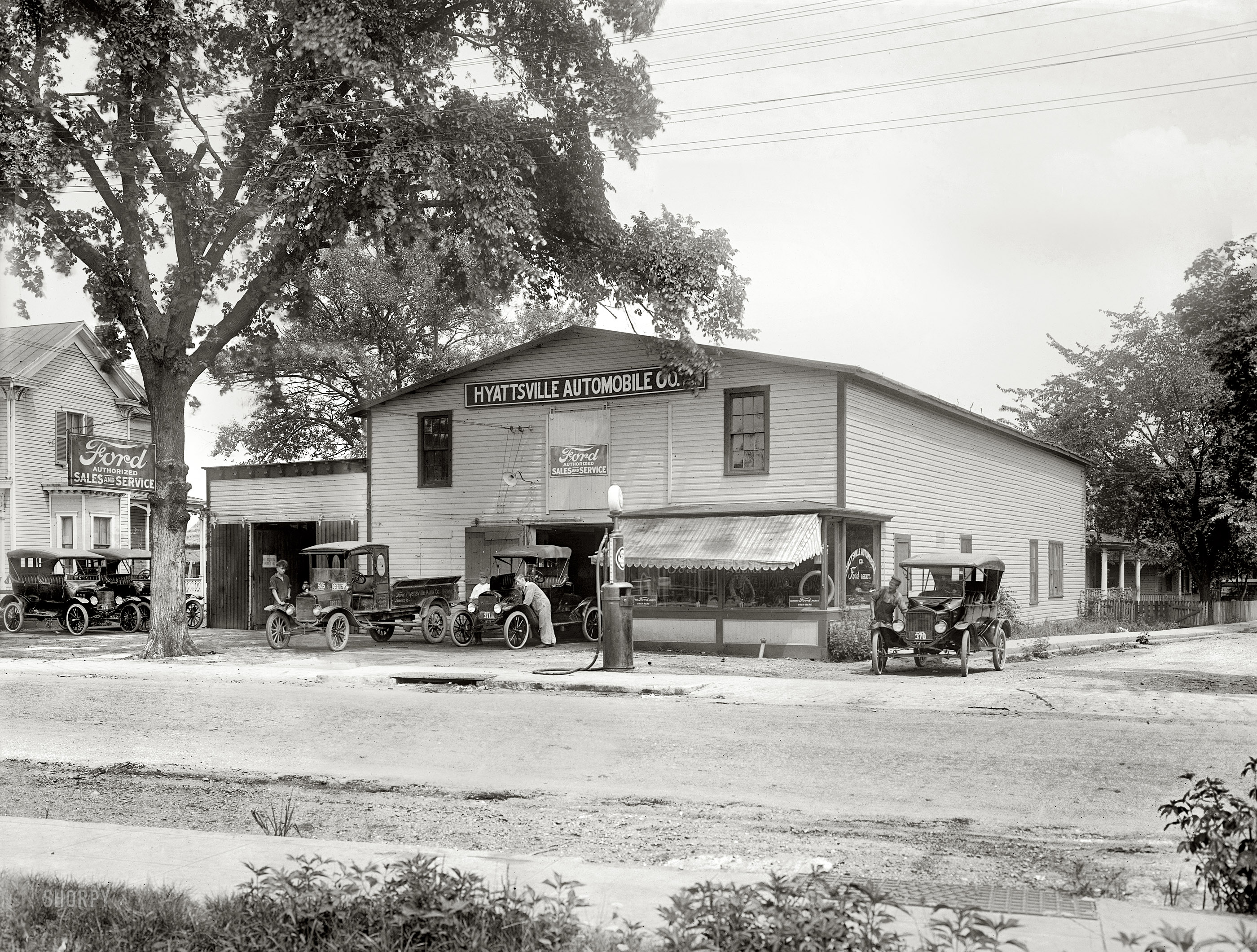 OLD TIMEY AUTO REPAIR SHOP IS WHAT WE ARE